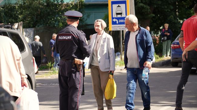 Территорию патрулирует полиция Территорию патрулирует полиция