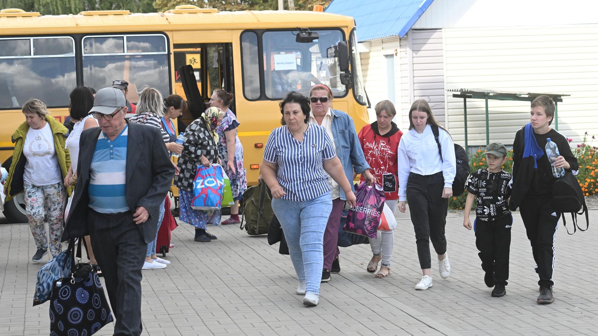 Эвакуация мирных жителей из Краснояружского района Белгородской области Эвакуация мирных жителей из Краснояружского района Белгородской области - РИА Новости, 1920, 15.08.2024