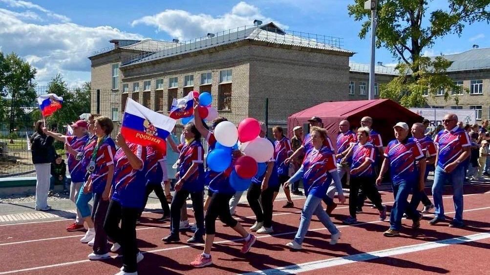 Новый школьный стадион открыт в пермском Горнозаводске Новый школьный стадион открыт в пермском Горнозаводске - РИА Новости, 1920, 15.08.2024