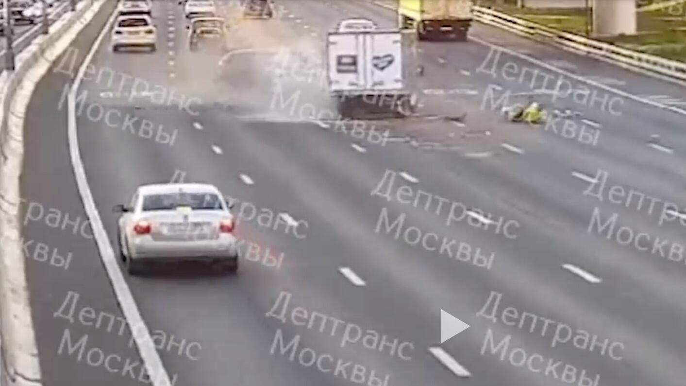 ДТП на внутренней стороне 40 км МКАД (в районе съезда №41) с участием 5 автомобилей ДТП на внутренней стороне 40 км МКАД (в районе съезда №41) с участием 5 автомобилей - РИА Новости, 1920, 15.08.2024