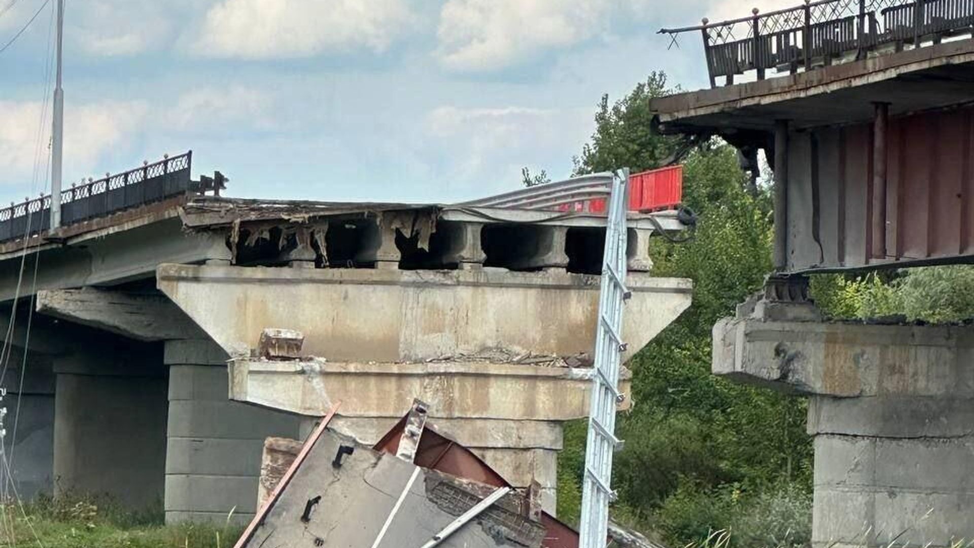 Разрушенный мост через реку Сейм в Глушковском районе Курской области Разрушенный мост через реку Сейм в Глушковском районе Курской области - РИА Новости, 1920, 16.08.2024