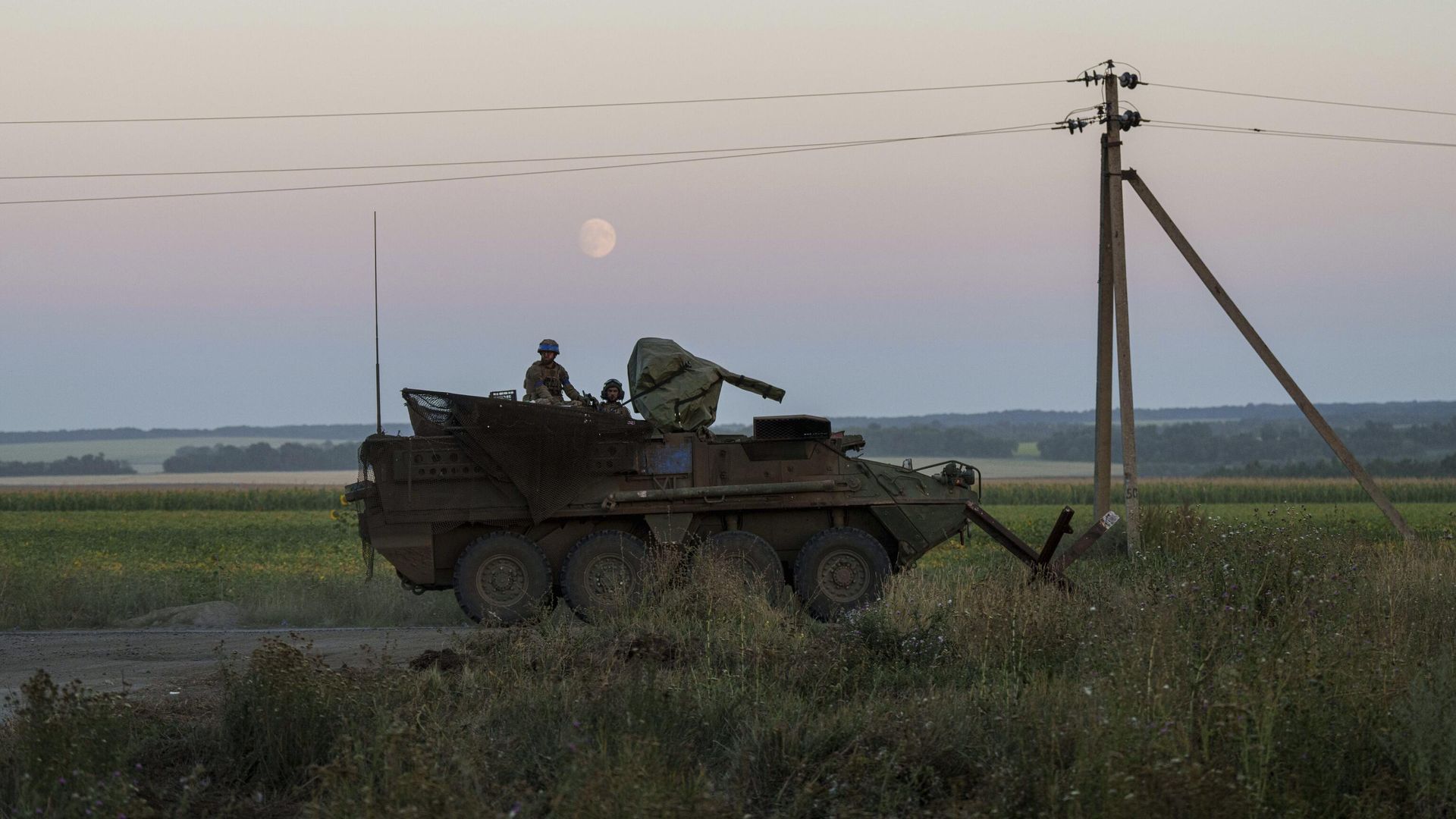 Украинские военнослужащие на бронетранспортере Украинские военнослужащие на бронетранспортере - РИА Новости, 1920, 22.10.2024