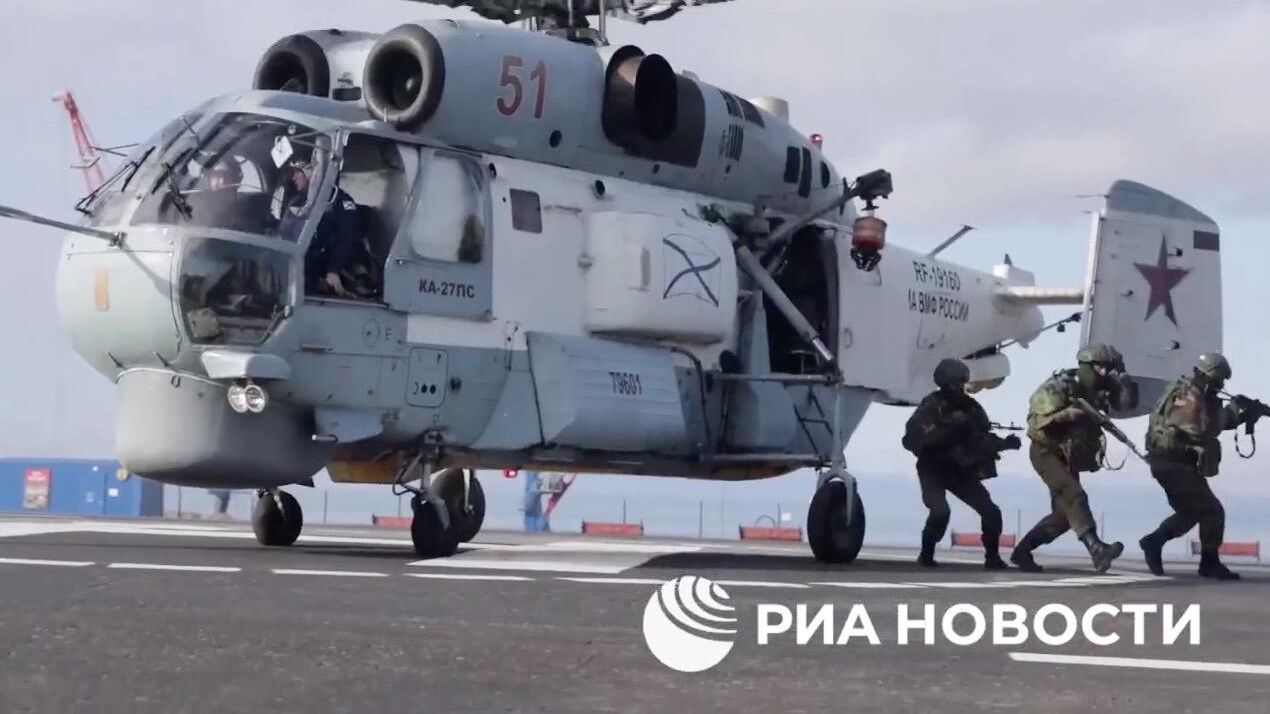 Учения по освобождению морского порта Дудинка в Красноярском крае от диверсионно-разведывательной группы условного противника. 19 августа 2024 Учения по освобождению морского порта Дудинка в Красноярском крае от диверсионно-разведывательной группы условного противника. 19 августа 2024 - РИА Новости, 1920, 19.08.2024