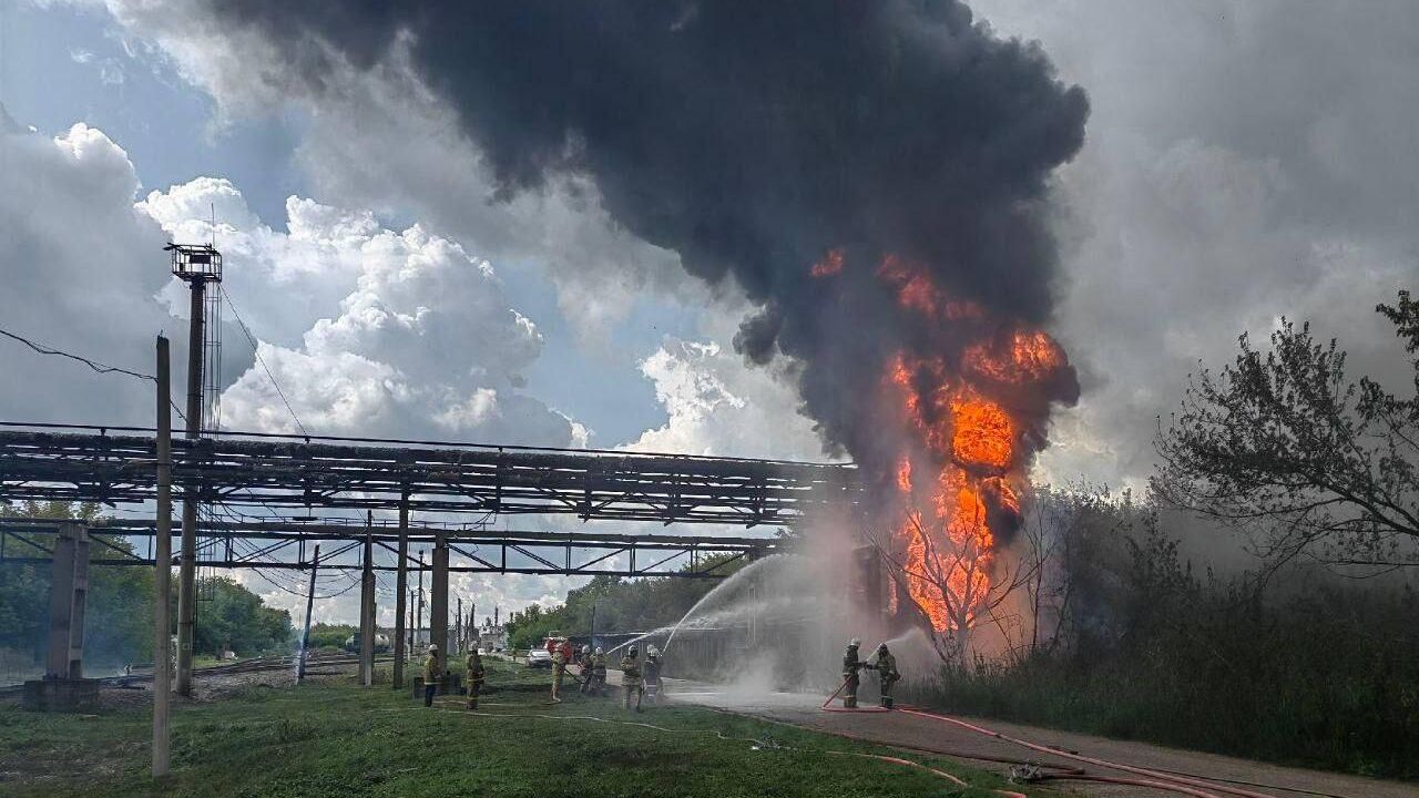 Пожар на линии газопровода в Стерлитамаке Пожар на линии газопровода в Стерлитамаке - РИА Новости, 1920, 19.08.2024