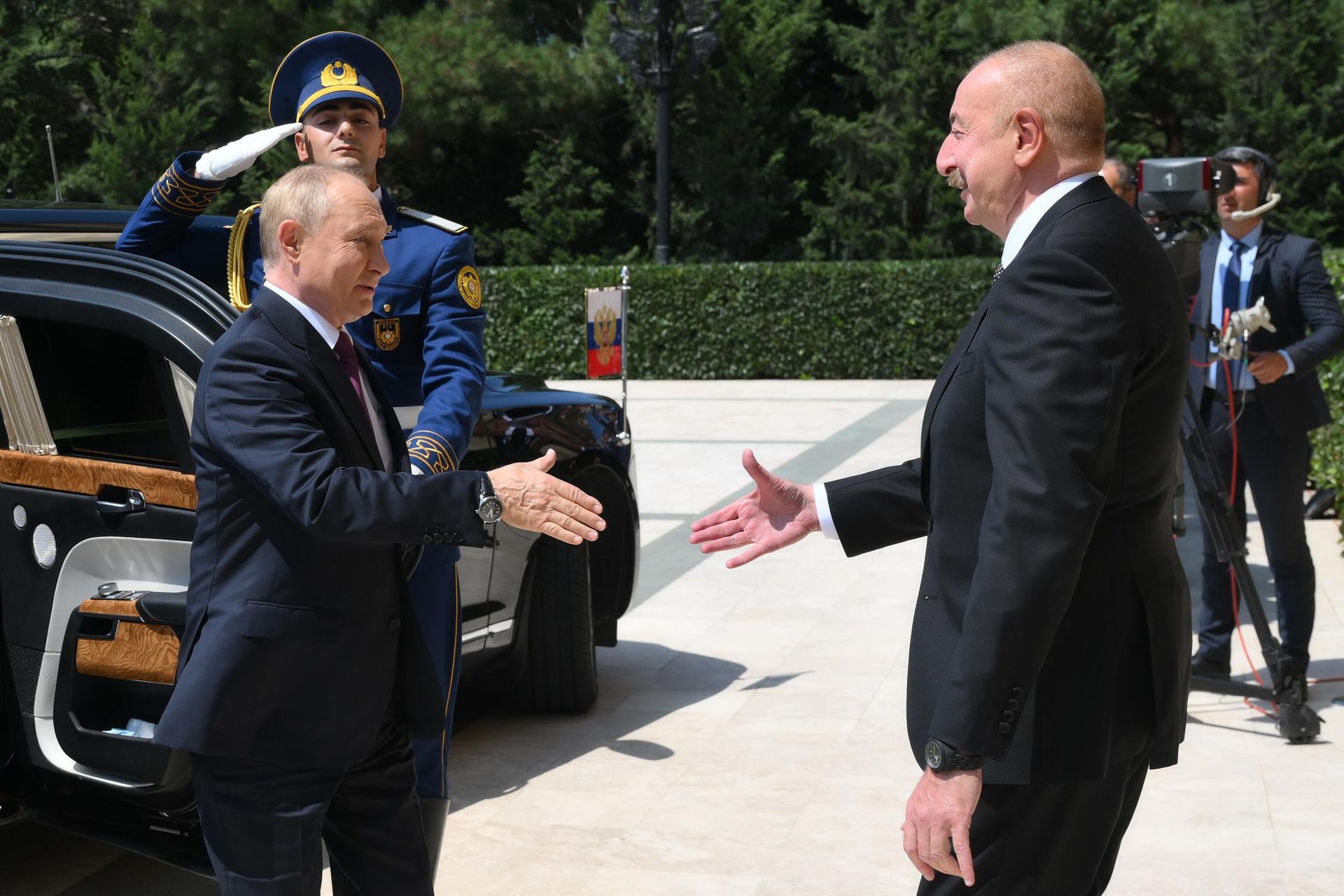 Президент РФ Владимир Путин и президент Азербайджана Ильхам Алиев во время встречи в государственной резиденции Загульба Президент РФ Владимир Путин и президент Азербайджана Ильхам Алиев во время встречи в государственной резиденции Загульба - РИА Новости, 1920, 19.08.2024