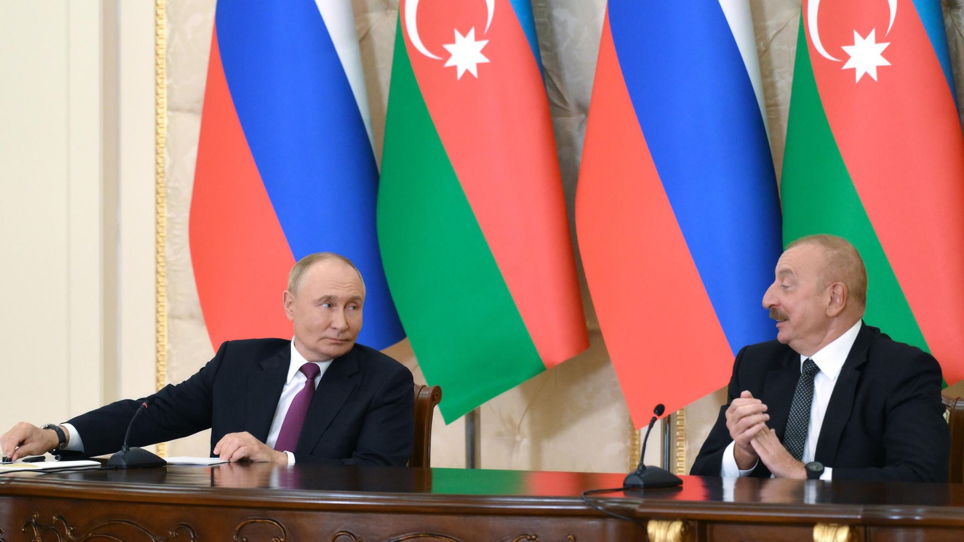 Президент России Владимир Путин и президент Азербайджана Ильхам Алиев во время заявления для СМИ в государственной резиденции Загульба Президент России Владимир Путин и президент Азербайджана Ильхам Алиев во время заявления для СМИ в государственной резиденции Загульба - РИА Новости, 1920, 19.08.2024