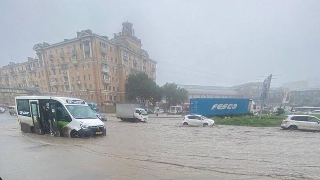 Последствия сильных ливней во Владивостоке. 19 августа 2024 Последствия сильных ливней во Владивостоке. 19 августа 2024
