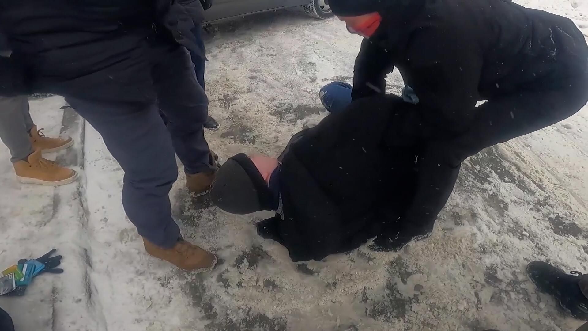 Задержание подозреваемого в госизмене Задержание подозреваемого в госизмене - РИА Новости, 1920, 20.08.2024