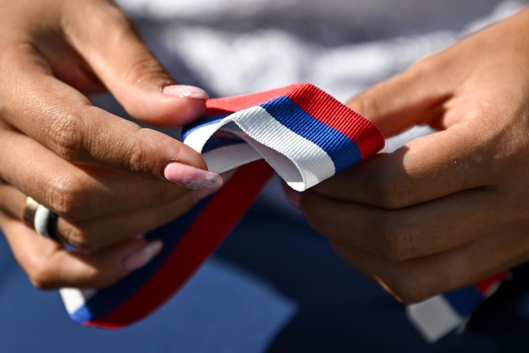 Празднование Дня Государственного флага России на Театральной площади в Луганске Празднование Дня Государственного флага России на Театральной площади в Луганске