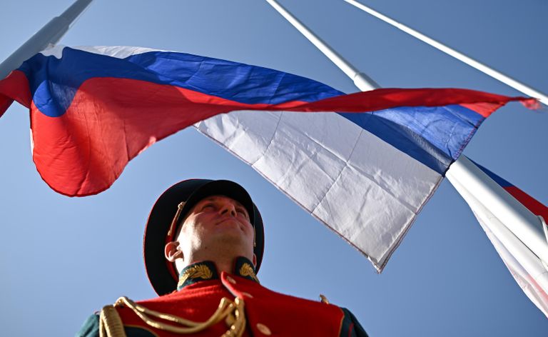 Празднование Дня Государственного флага России на Театральной площади в Луганске Празднование Дня Государственного флага России на Театральной площади в Луганске