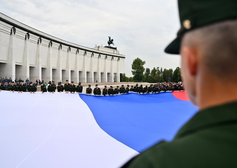 Празднование Дня Государственного флага перед Музеем Победы на Поклонной горе в Москве Празднование Дня Государственного флага перед Музеем Победы на Поклонной горе в Москве