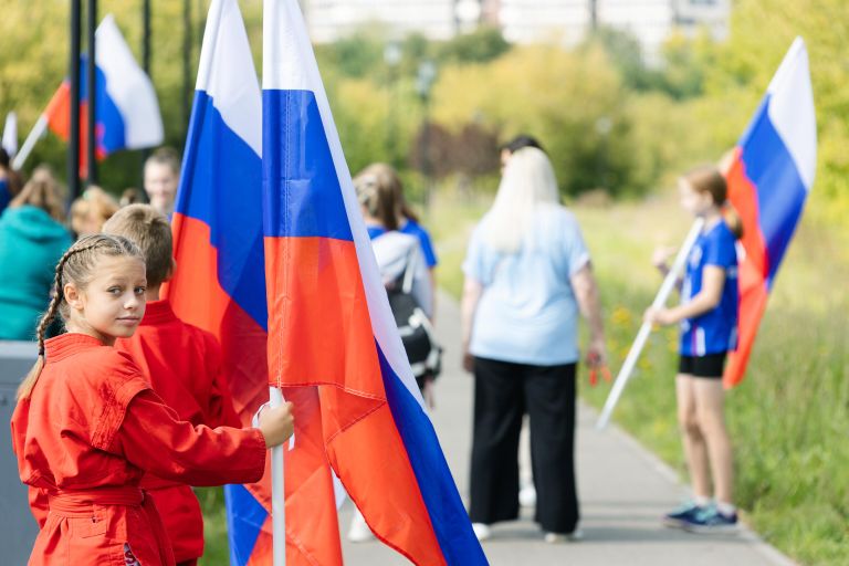 Участники забега, приуроченного к празднованию Дня Государственного флага России, в Иванове Участники забега, приуроченного к празднованию Дня Государственного флага России, в Иванове