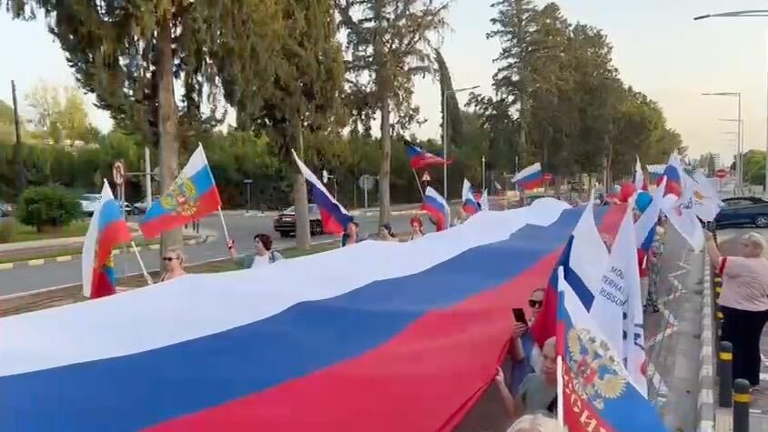 На Кипре отметили День Государственного флага России. 21 августа 2024 На Кипре отметили День Государственного флага России. 21 августа 2024 - РИА Новости, 1920, 21.08.2024