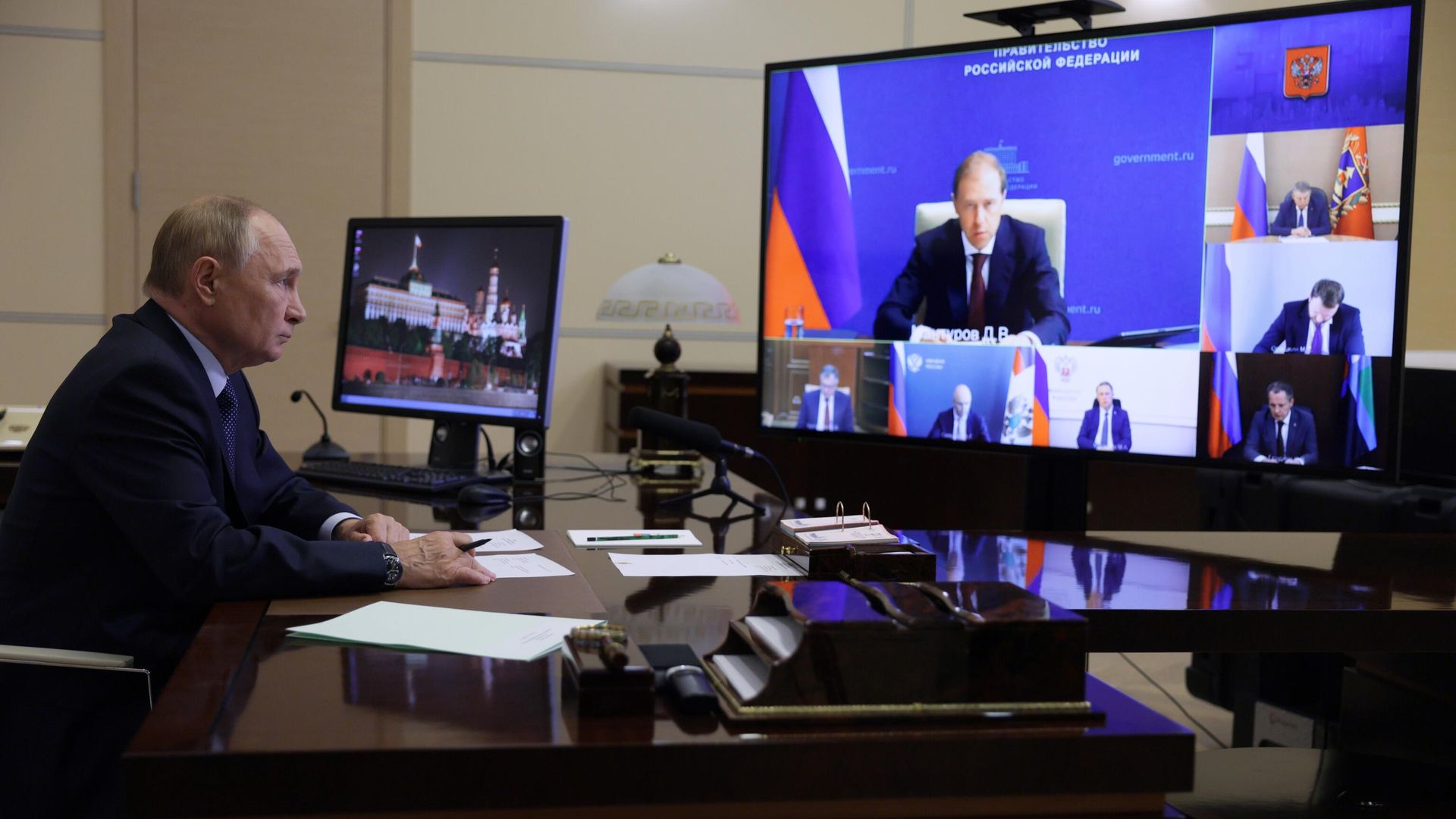 Владимир Путин в режиме видеоконференции проводит совещание о ситуации в Белгородской, Брянской и Курской областях Владимир Путин в режиме видеоконференции проводит совещание о ситуации в Белгородской, Брянской и Курской областях - РИА Новости, 1920, 22.08.2024