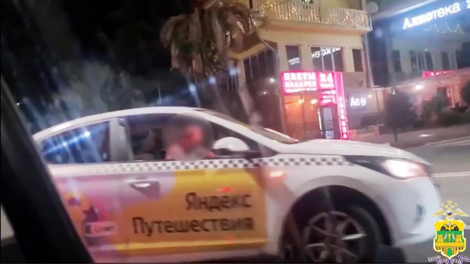 Задержание пьяного таксиста в Сочи Задержание пьяного таксиста в Сочи - РИА Новости, 1920, 22.08.2024