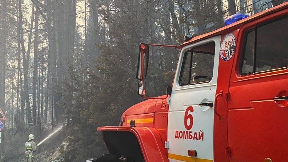 Ликвидация лесного пожара в горном ущелье Гоначхир в Карачаево-Черкесии. 22 августа 2024 Ликвидация лесного пожара в горном ущелье Гоначхир в Карачаево-Черкесии. 22 августа 2024 - РИА Новости, 1920, 23.08.2024