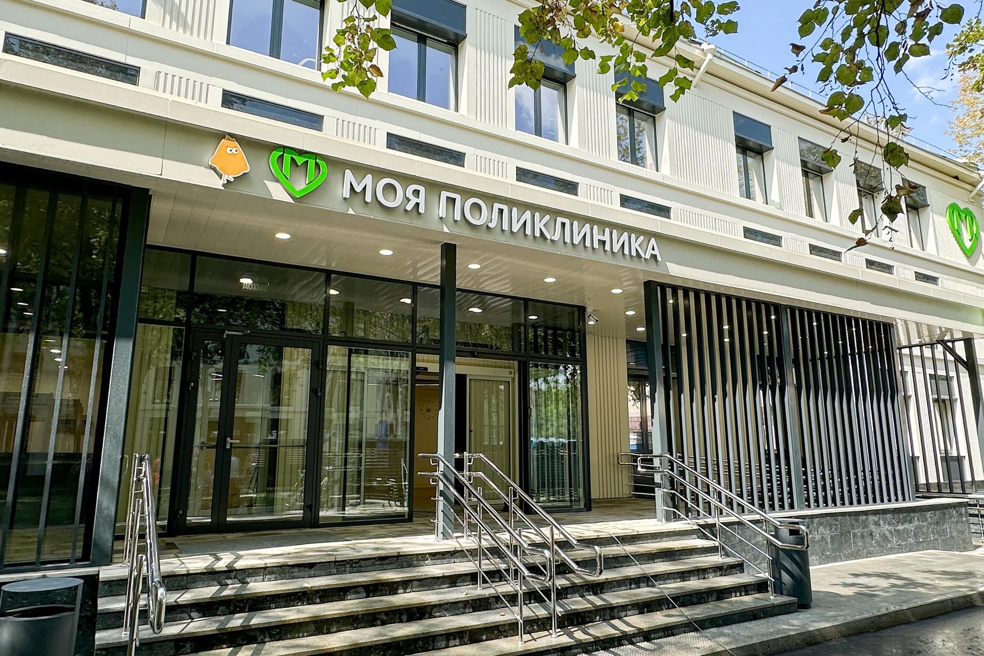Здание поликлиники на юго-западе Москвы Здание поликлиники на юго-западе Москвы - РИА Новости, 1920, 01.12.2025