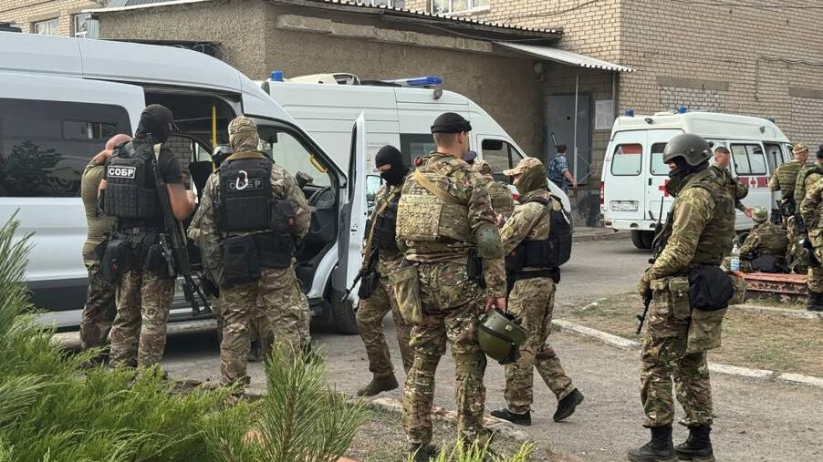 Работа спецназа по освобождению заложников в ИК-19 в Волгоградской области Работа спецназа по освобождению заложников в ИК-19 в Волгоградской области - РИА Новости, 1920, 23.08.2024