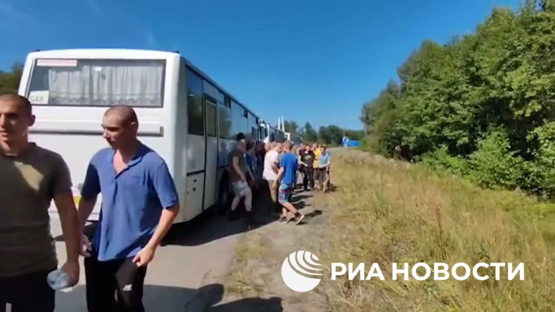 Возвращение российских пленных. Кадры Минобороны Возвращение российских пленных. Кадры Минобороны - РИА Новости, 1920, 24.08.2024