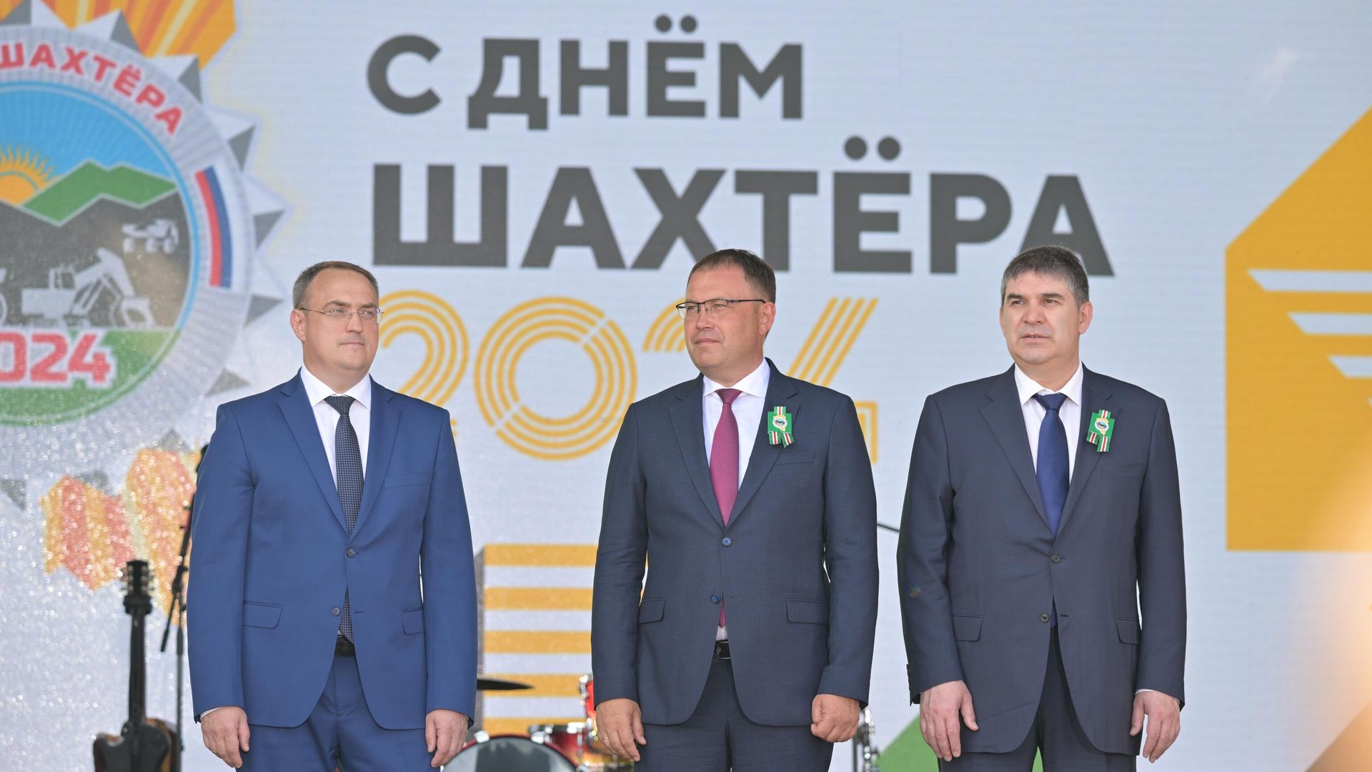 Заместитель полномочного представителя президента России в СФО Дмитрий Колозин, врио губернатора Кемеровской области Илья Середюк, заместитель министра энергетики РФ Сергей Мочальников на церемонии награждения государственными наградами РФ Заместитель полномочного представителя президента России в СФО Дмитрий Колозин, врио губернатора Кемеровской области Илья Середюк, заместитель министра энергетики РФ Сергей Мочальников на церемонии награждения государственными наградами РФ - РИА Новости, 1920, 25.08.2024