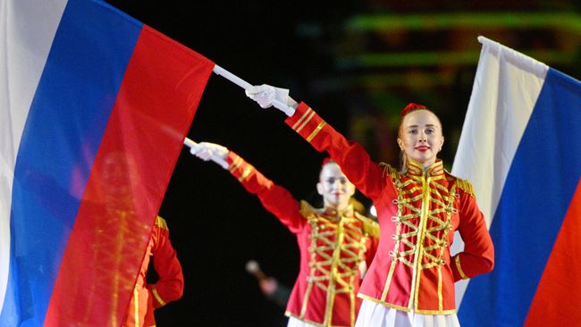 Участники выступают на Международном военно-музыкальном фестивале Спасская башня на Красной площади в Москве Участники выступают на Международном военно-музыкальном фестивале Спасская башня на Красной площади в Москве
