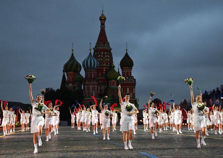 Участники на Международном военно-музыкальном фестивале Спасская башня на Красной площади в Москве Участники на Международном военно-музыкальном фестивале Спасская башня на Красной площади в Москве