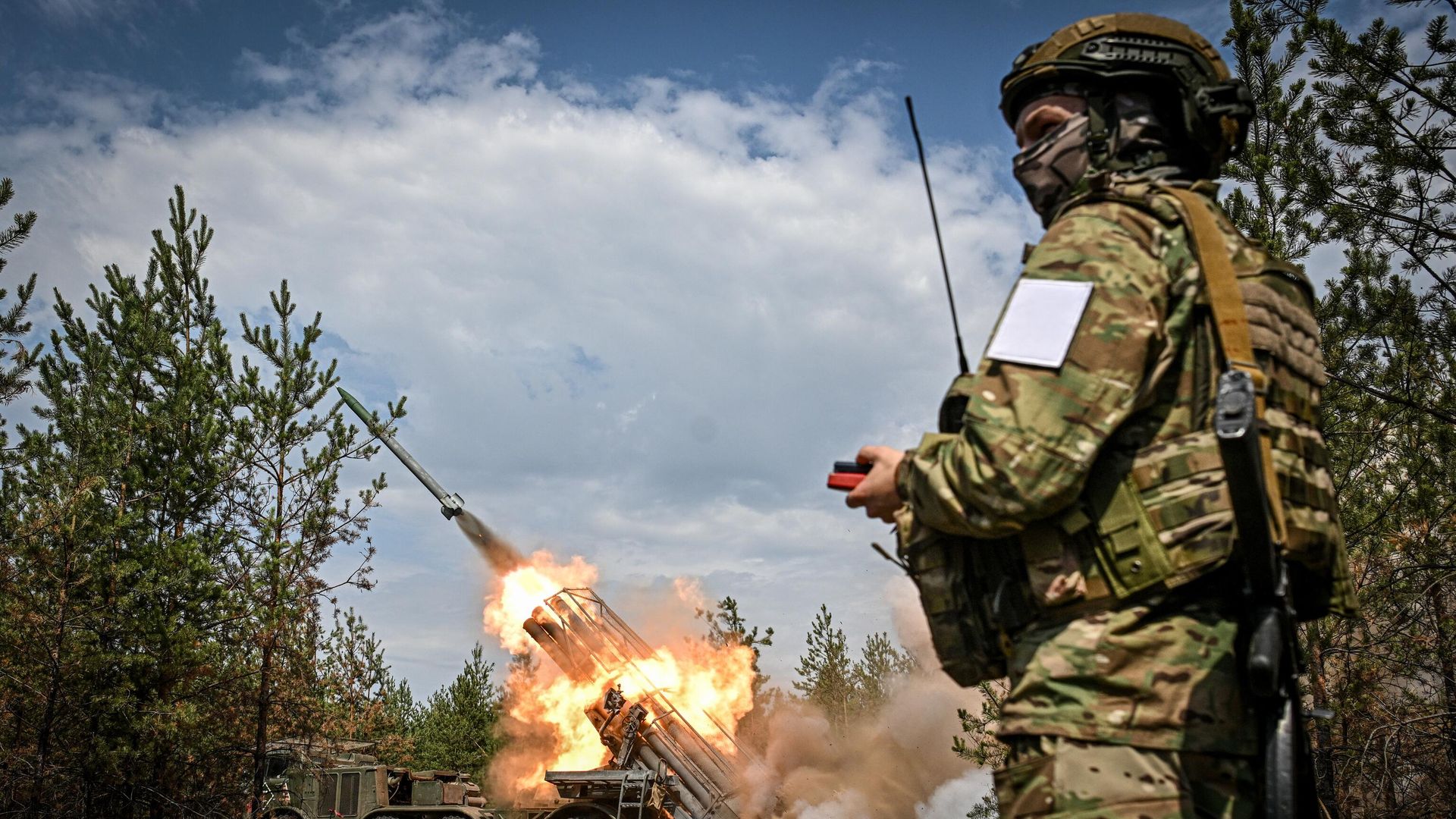 Работа расчета РСЗО Ураган в зоне специальной военной операции Работа расчета РСЗО Ураган в зоне специальной военной операции - РИА Новости, 1920, 27.08.2024