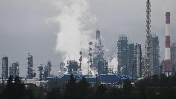 Нефтезавод в Омске Нефтезавод в Омске - РИА Новости, 1920, 06.07.2026