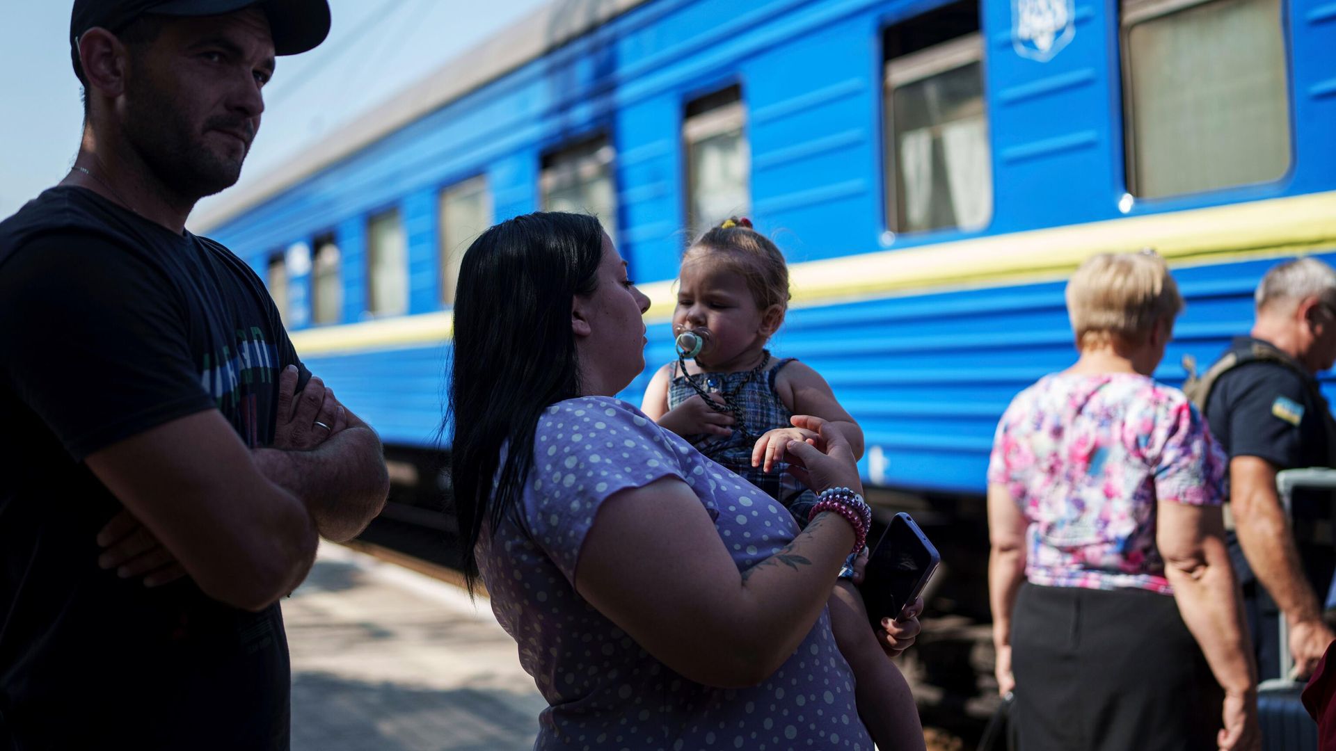 Эвакуация жителей Красноармейска (украинское название - Покровск) Эвакуация жителей Красноармейска (украинское название - Покровск) - РИА Новости, 1920, 02.09.2024