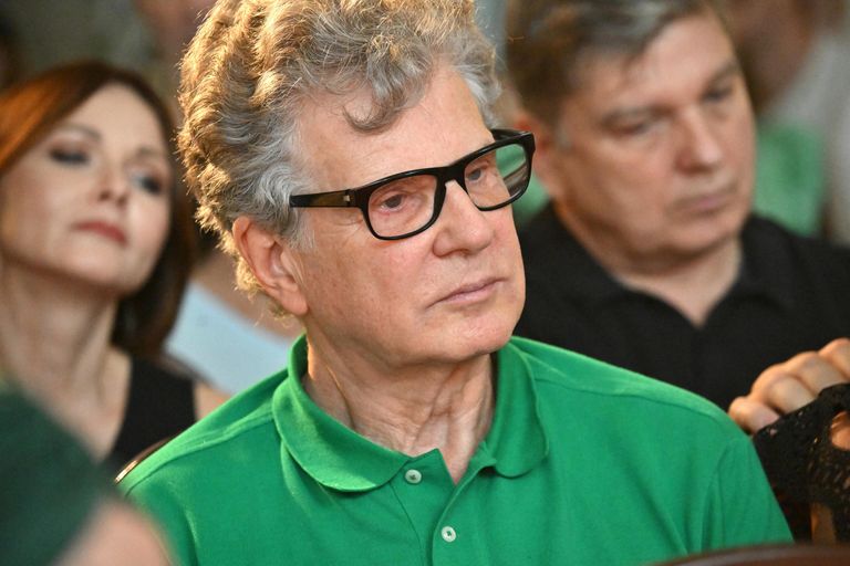 Актер Игорь Костолевский во время сбора труппы Московского академического театра имени Владимира Маяковского Актер Игорь Костолевский во время сбора труппы Московского академического театра имени Владимира Маяковского