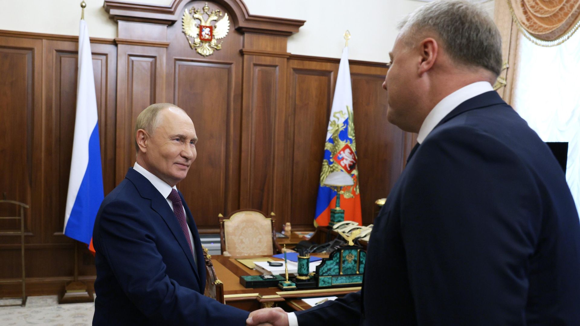Президент РФ Владимир Путин и губернатор Астраханской области Игорь Бабушкин - РИА Новости, 1920, 10.03.2025