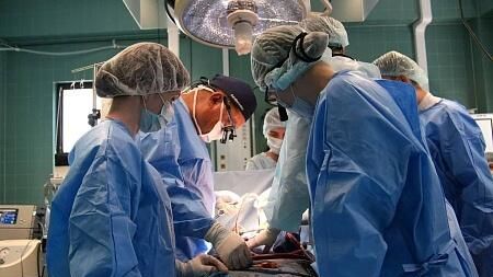 Сердечно-сосудистые хирурги Института Склифосовского проводят операцию по удалению миксомы из сердца 41-летней пациентки Сердечно-сосудистые хирурги Института Склифосовского проводят операцию по удалению миксомы из сердца 41-летней пациентки - РИА Новости, 1920, 27.08.2024