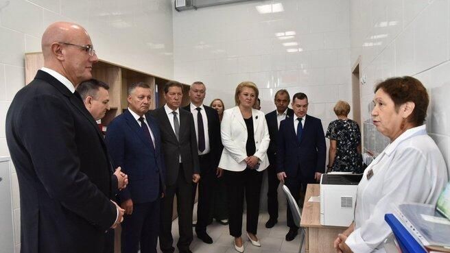 Дмитрий Чернышенко посетил колледж электроники и вычислительной техники и новое здание лицея №185 в Новосибирске Дмитрий Чернышенко посетил колледж электроники и вычислительной техники и новое здание лицея №185 в Новосибирске - РИА Новости, 1920, 28.08.2024