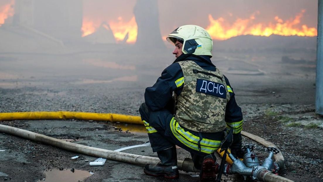 Украинские пожарные на месте пожара Украинские пожарные на месте пожара - РИА Новости, 1920, 26.11.2024