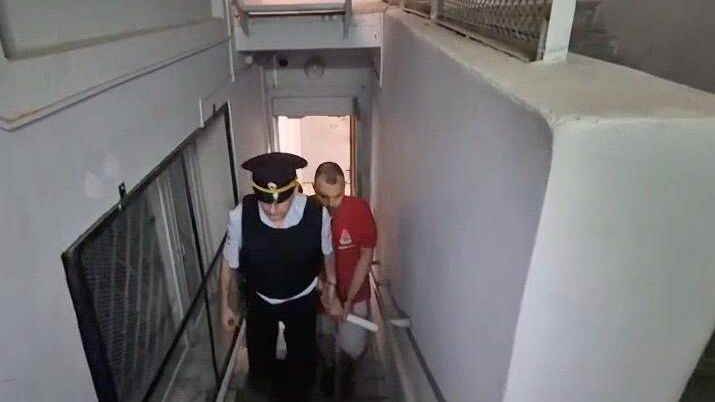 Задержание мужчины, выстрелившего в ребенка из пневматического оружия на футбольном поле в подмосковном поселке Дрожжино Задержание мужчины, выстрелившего в ребенка из пневматического оружия на футбольном поле в подмосковном поселке Дрожжино - РИА Новости, 1920, 29.08.2024