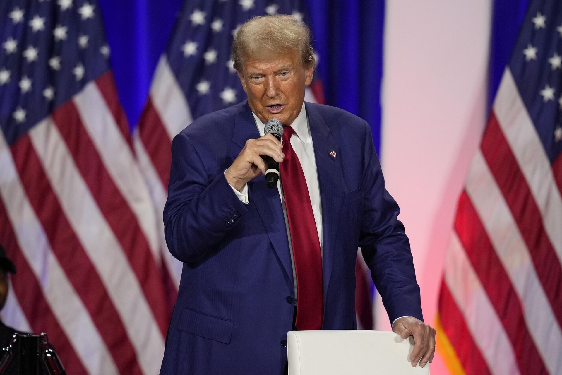 Кандидат в президенты от Республиканской партии Дональд Трамп выступает перед сторонниками в Ла-Кроссе, штат Висконсин Кандидат в президенты от Республиканской партии Дональд Трамп выступает перед сторонниками в Ла-Кроссе, штат Висконсин - РИА Новости, 1920, 30.09.2024