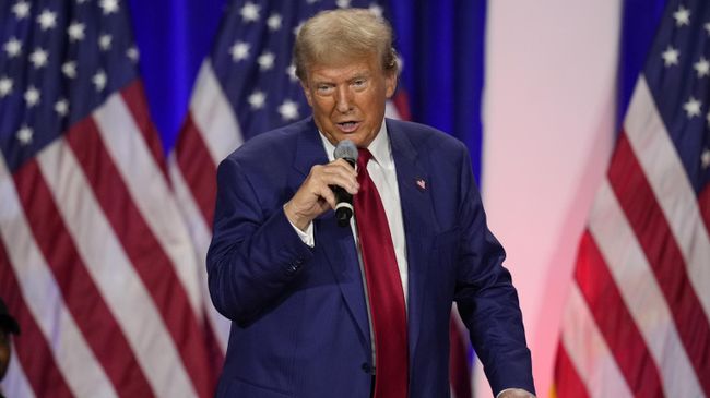 Кандидат в президенты от Республиканской партии Дональд Трамп выступает перед сторонниками в Ла-Кроссе, штат Висконсин