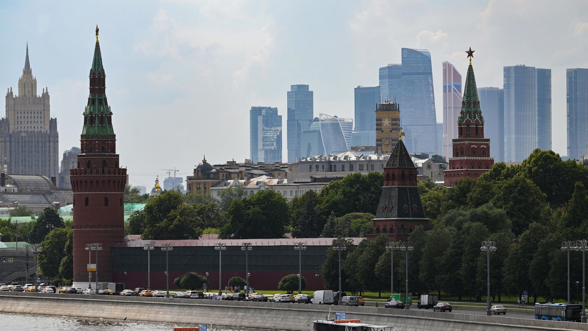Панорамный вид на Московский кремль и Москва-реку Панорамный вид на Московский кремль и Москва-реку - РИА Новости, 1920, 25.09.2024