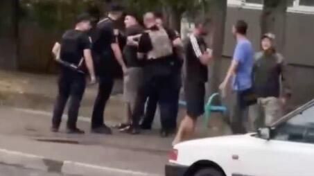 В Одессе произошла массовая драка военкомов и призывников В Одессе произошла массовая драка военкомов и призывников - РИА Новости, 1920, 11.11.2024