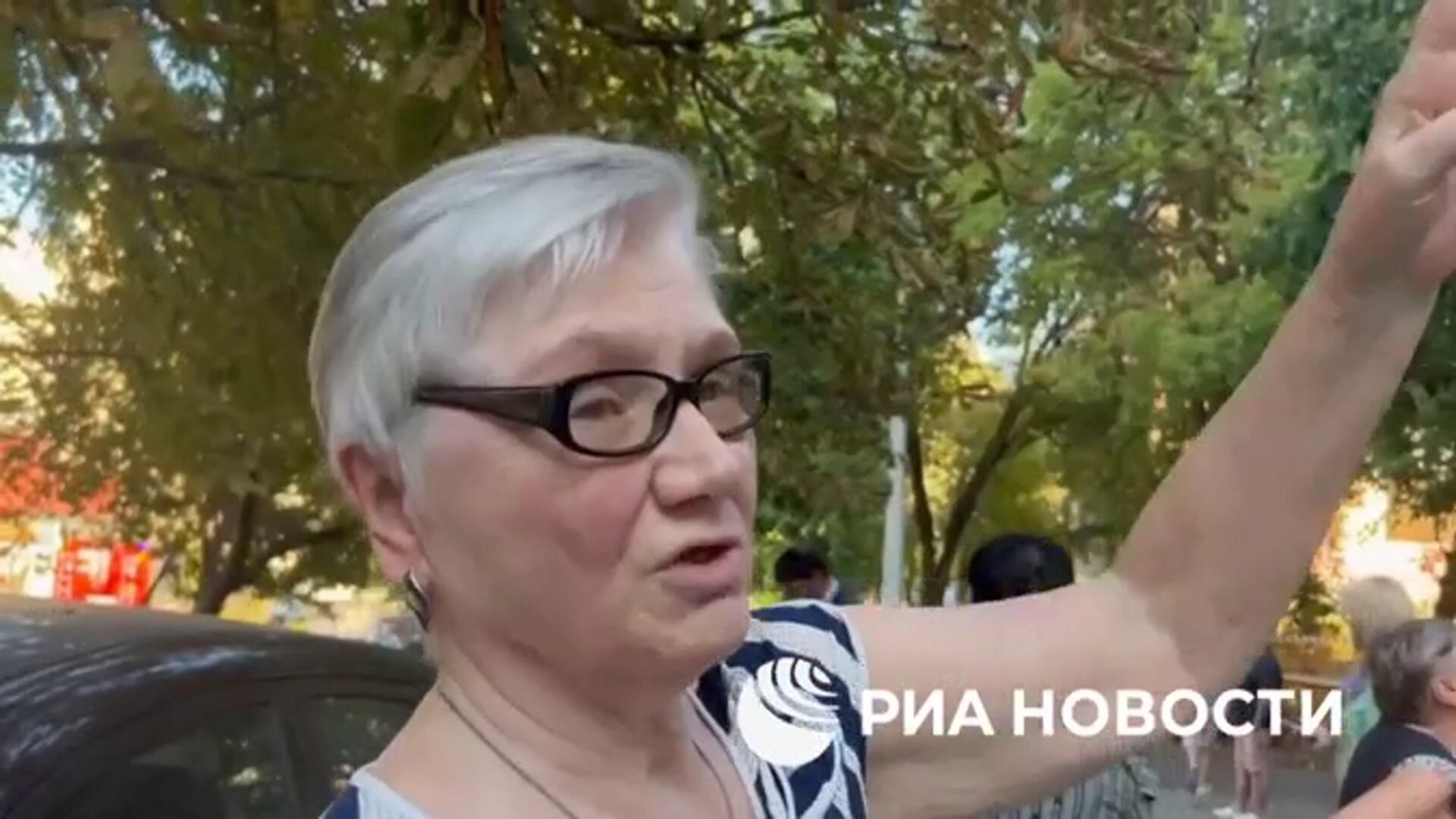 Жительница Белгорода о последствиях атаки ВСУ Жительница Белгорода о последствиях атаки ВСУ - РИА Новости, 1920, 01.09.2024