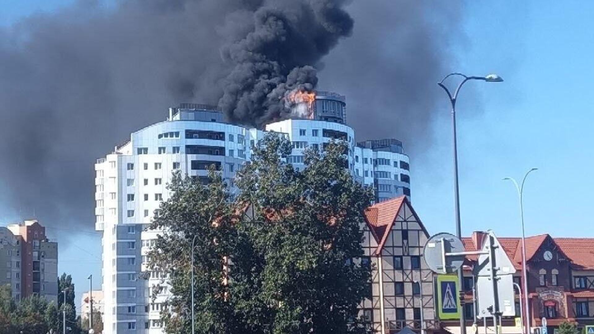 Пожар в многоэтажном жилом здании в центре Калининграда Пожар в многоэтажном жилом здании в центре Калининграда - РИА Новости, 1920, 02.09.2024