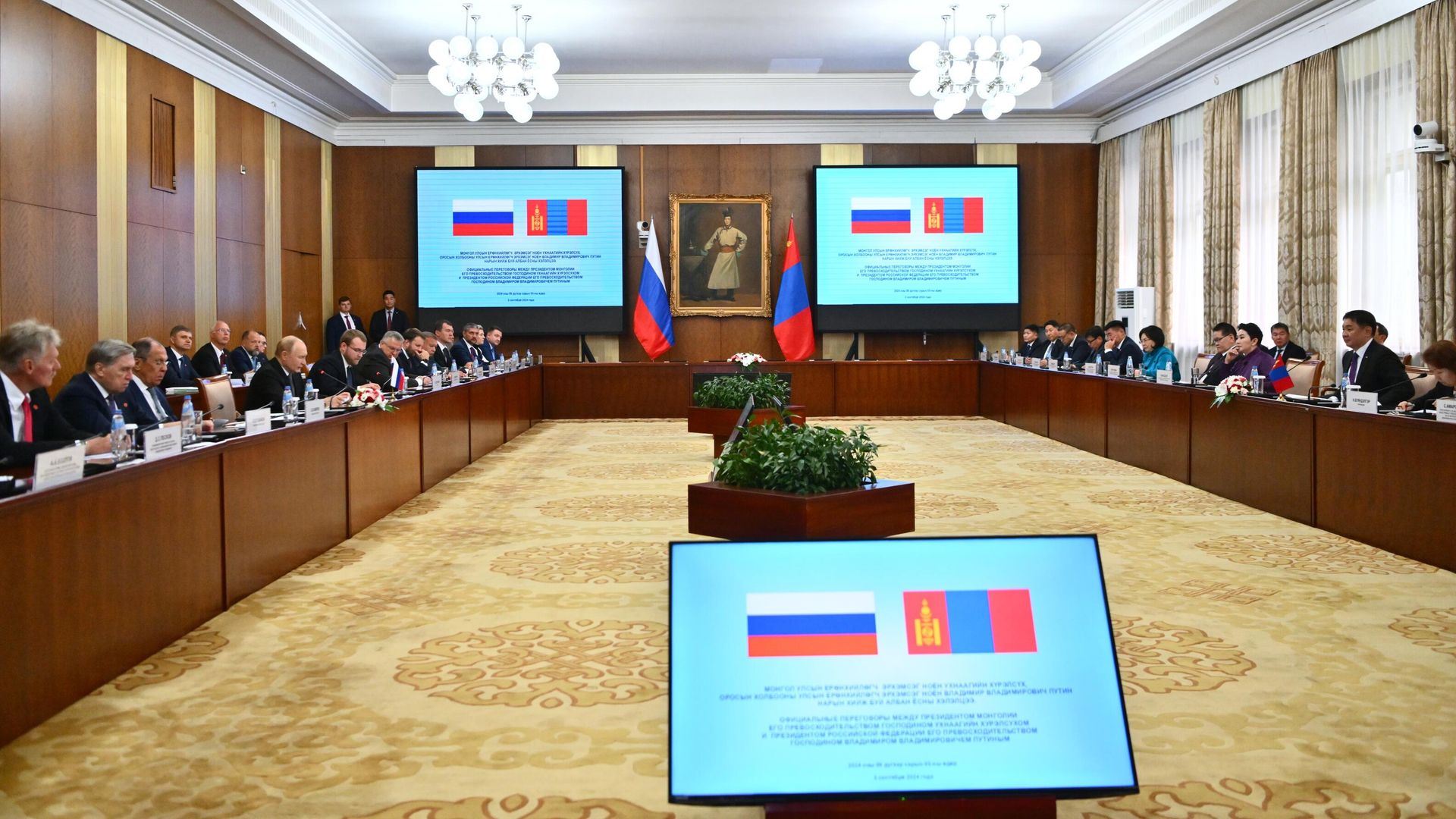 Президент РФ Владимир Путин во время российско-монгольских переговоров в Улан-Баторе Президент РФ Владимир Путин во время российско-монгольских переговоров в Улан-Баторе - РИА Новости, 1920, 03.09.2024