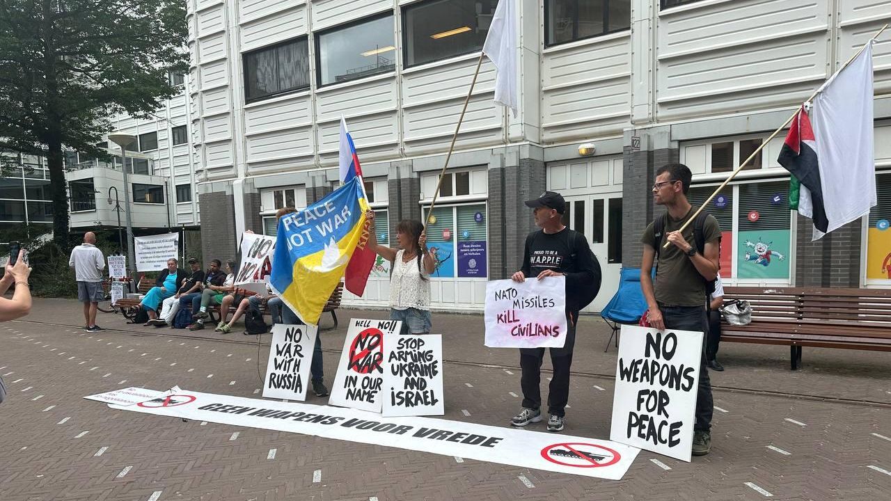 Демонстрация в Гааге против поставок оружия Украине Демонстрация в Гааге против поставок оружия Украине - РИА Новости, 1920, 03.09.2024