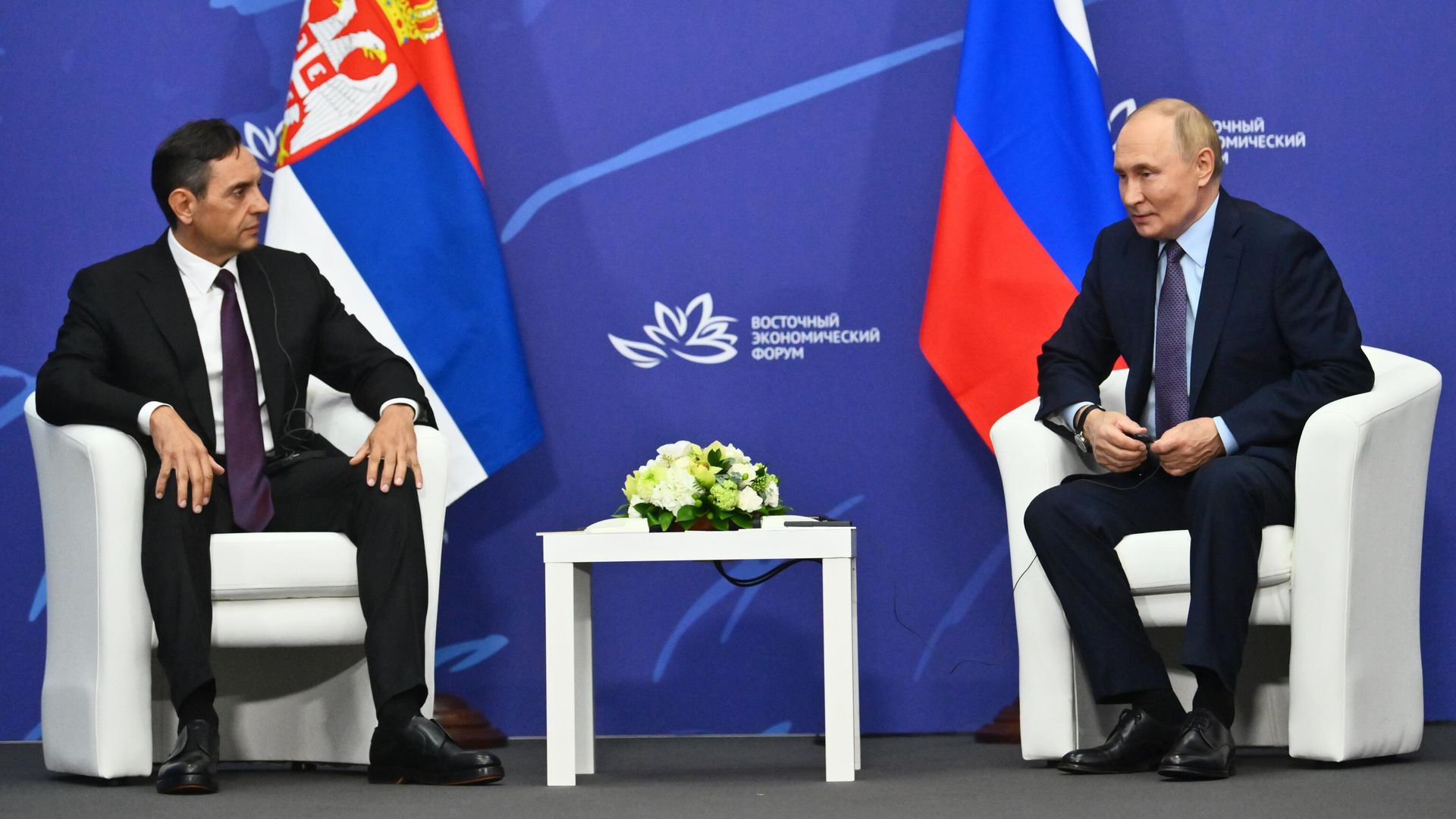 Президент РФ Владимир Путин и заместитель председателя правительства Сербии Александр Вулин во время встречи в Дальневосточном федеральном университете. 4 сентября 2024 Президент РФ Владимир Путин и заместитель председателя правительства Сербии Александр Вулин во время встречи в Дальневосточном федеральном университете. 4 сентября 2024 - РИА Новости, 1920, 04.09.2024
