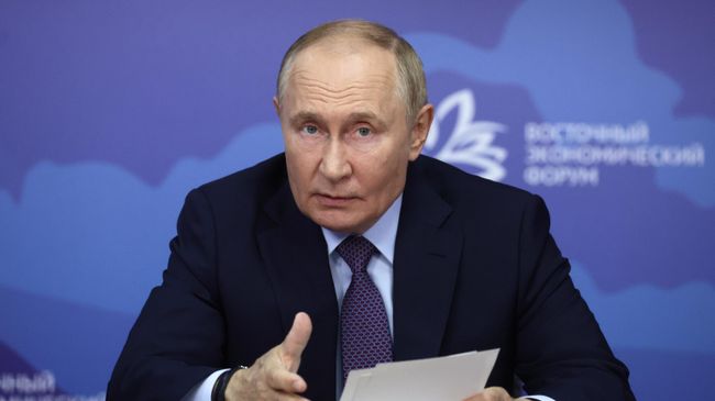 Президент России Владимир Путин проводит совещание по вопросам развития инфраструктуры Дальневосточного федерального округа