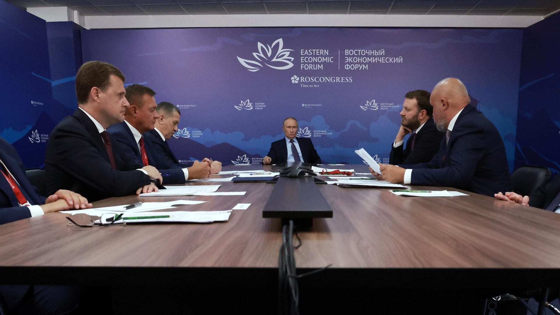 Президент России Владимир Путин проводит совещание по вопросам развития инфраструктуры Дальневосточного федерального округа Президент России Владимир Путин проводит совещание по вопросам развития инфраструктуры Дальневосточного федерального округа - РИА Новости, 1920, 04.09.2024