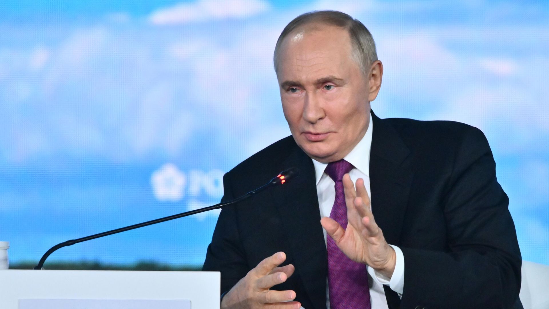 Президент РФ Владимир Путин на пленарной сессии VIII Восточного экономического форума Президент РФ Владимир Путин на пленарной сессии VIII Восточного экономического форума - РИА Новости, 1920, 05.09.2024