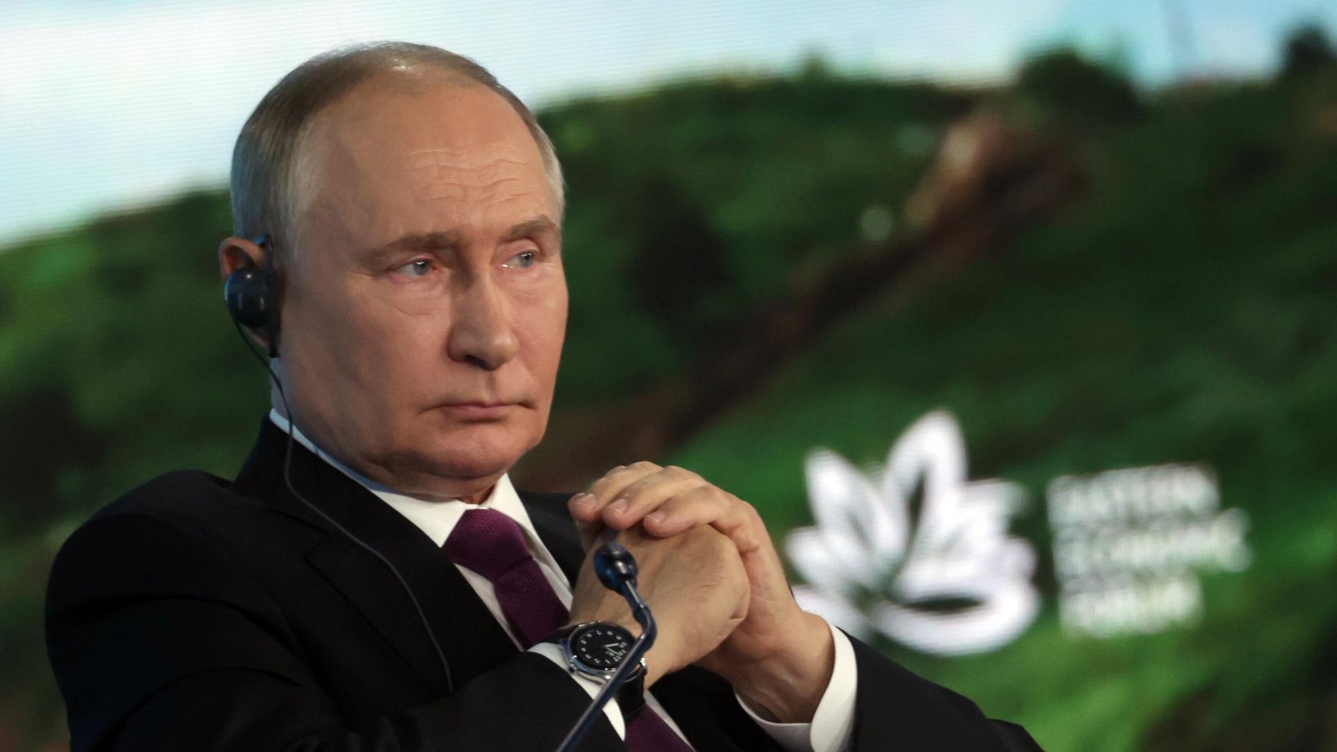 Президент России Владимир Путин на пленарной сессии Восточного экономического форума Президент России Владимир Путин на пленарной сессии Восточного экономического форума - РИА Новости, 1920, 05.09.2024