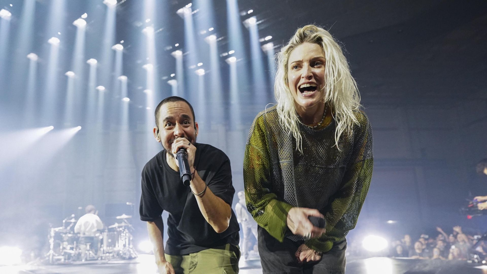 Майк Шинода и новая вокалистка группы Linkin Park Эмили Армстронг во время концерта в Лос-Анджелесе, США. 6 сентября 2024 года Майк Шинода и новая вокалистка группы Linkin Park Эмили Армстронг во время концерта в Лос-Анджелесе, США. 6 сентября 2024 года - РИА Новости, 1920, 18.03.2026