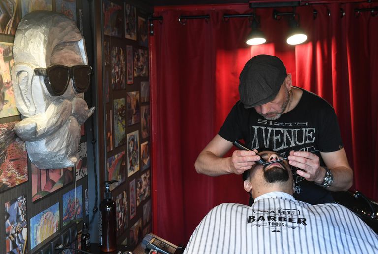Передвижной барбершоп Boy Cut Barber Truck в Москве Передвижной барбершоп Boy Cut Barber Truck в Москве